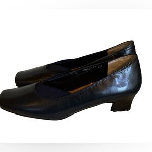 RON Hommerson Navy Blue Leather Low Heel 2” Classic Pumps 9N